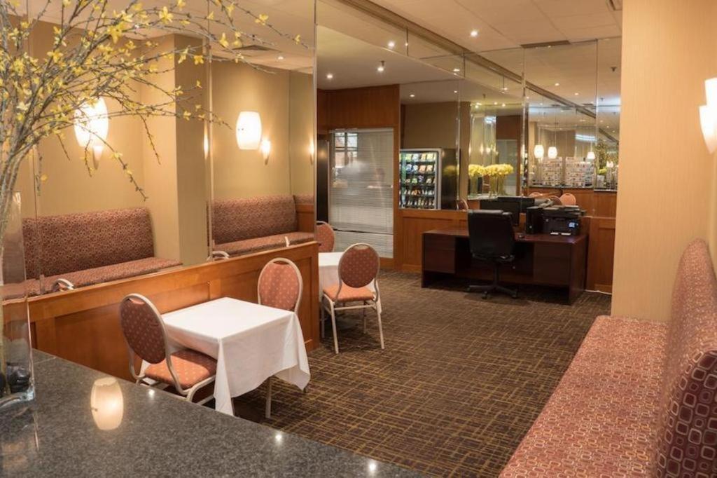 The Roehampton Hotel Toronto Buitenkant foto